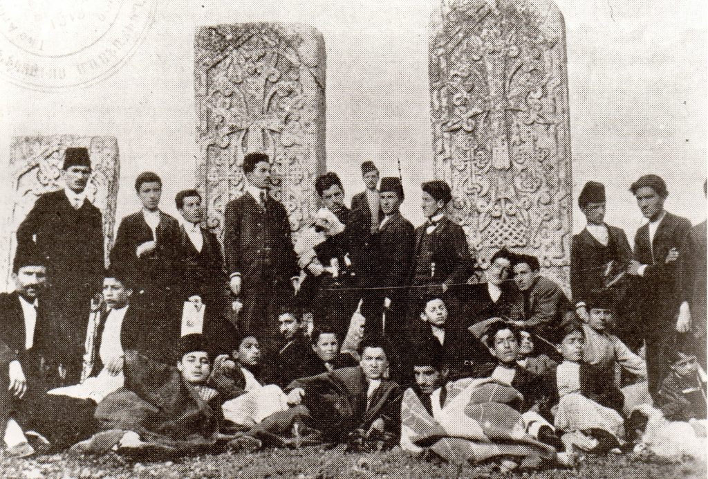 Telkatents_1909_Armenian-Students_Teachers