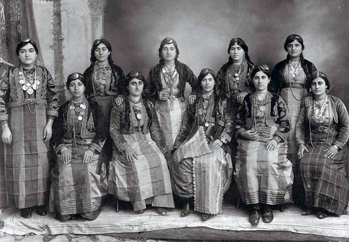 Bafra_Pafra_Female-members-of Hovhannes Tapanian's family_1900