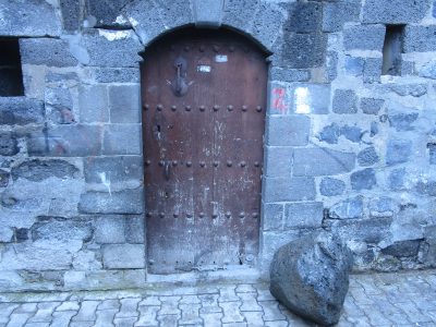 Diyarbakir_2019_Entrance door of a previous Armenian residence