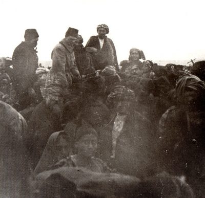 Erzurum_summer_1915_Distribution_of_bread_to_Armenian_deportees