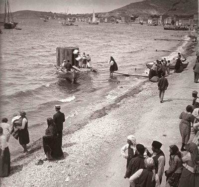 Phokaia_Foca_Greek_Women_Forced_To_Leave_13_June 1914